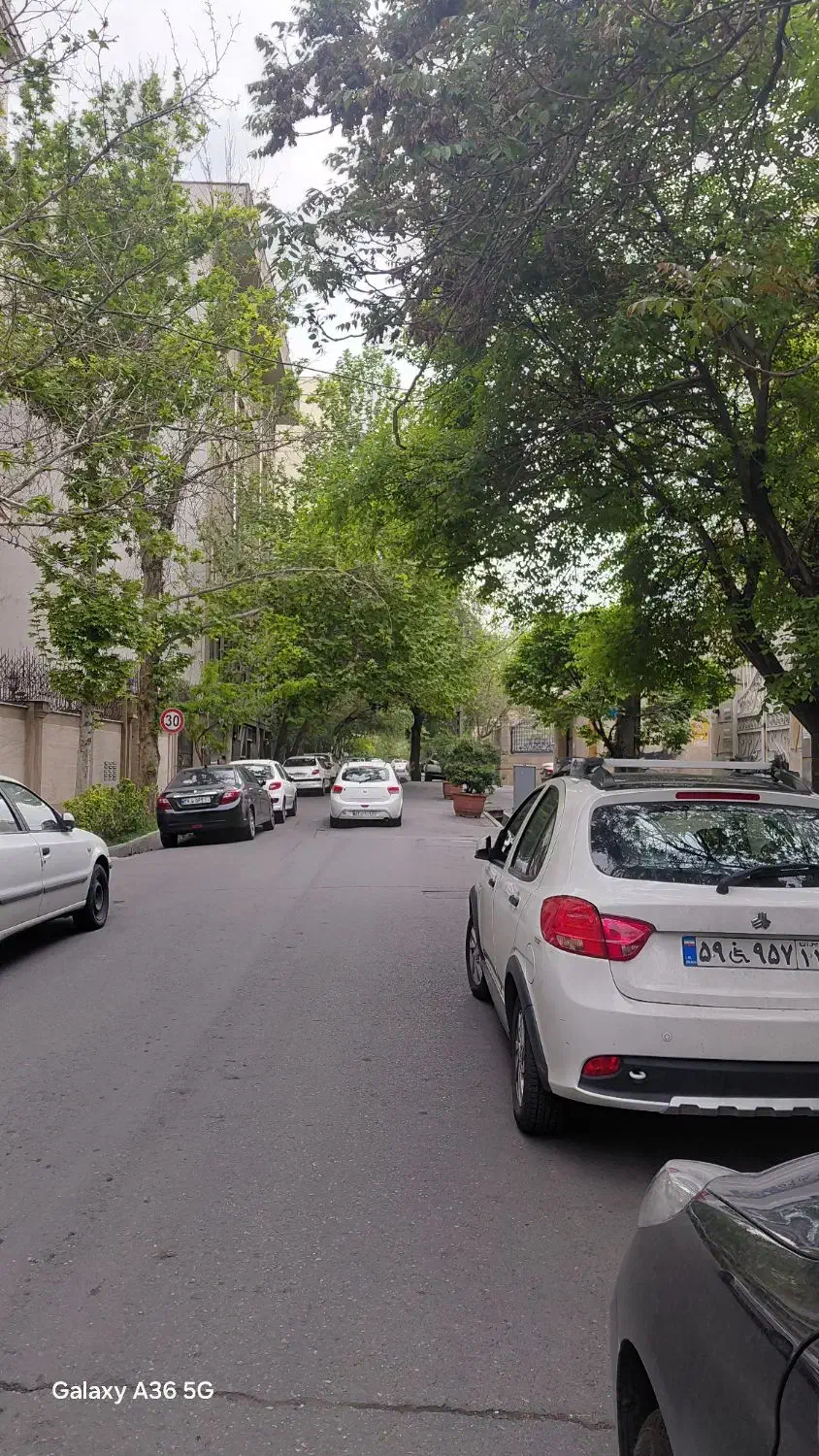 ۲۰۰ متر    کلنگی    بر ۱۰ متر شمالی   ساقدوش