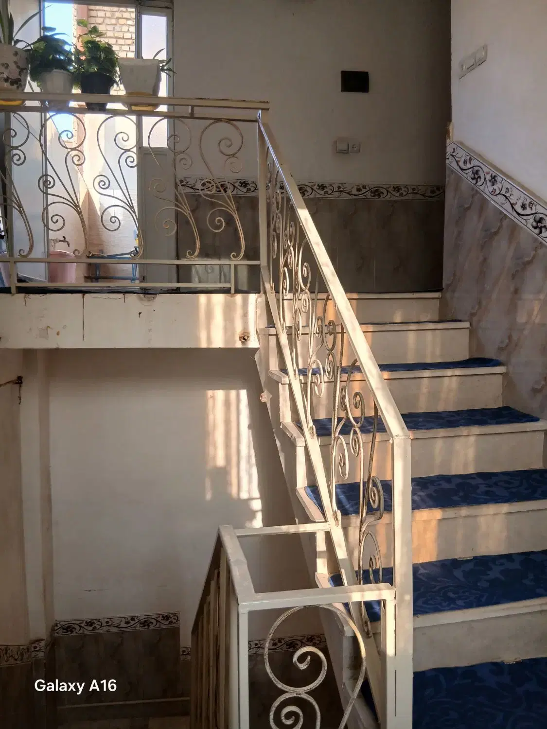 ملک ۱۰۰ متری ۳طبقه دو باب مغازه دونبش عبدل اباد