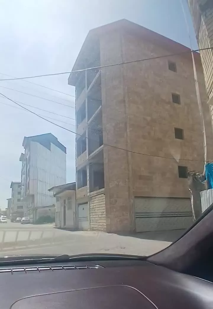 یک واحد مسکونی طبقه اول