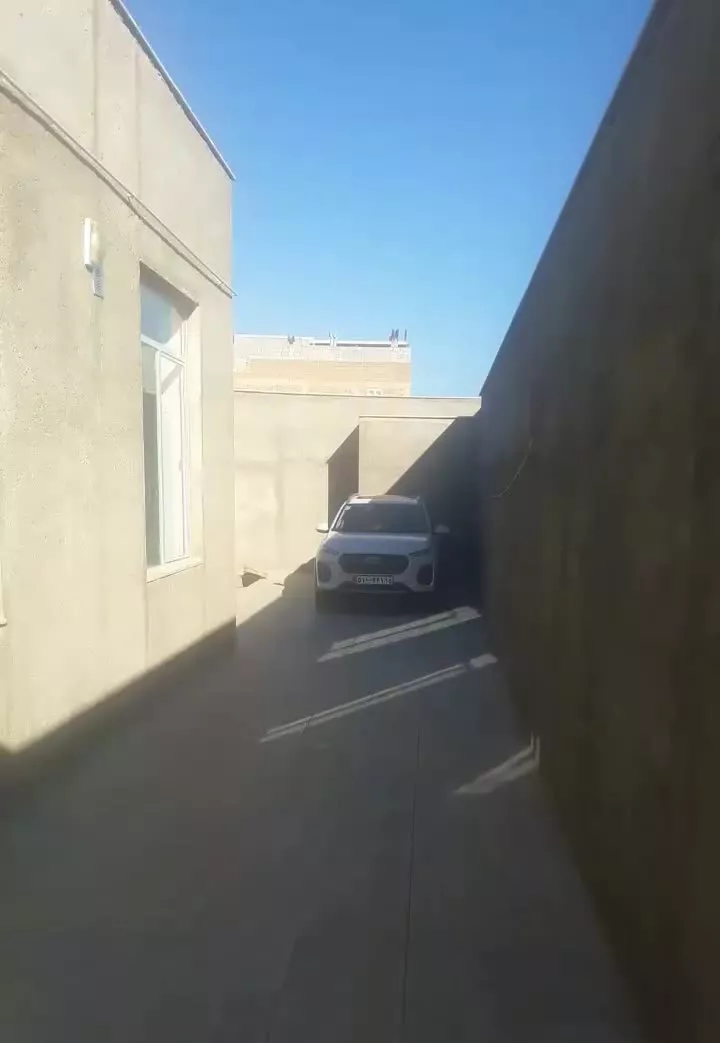 فروش خانه مسکونی حیاطدارویلایی۲۵۰نوسازصفر