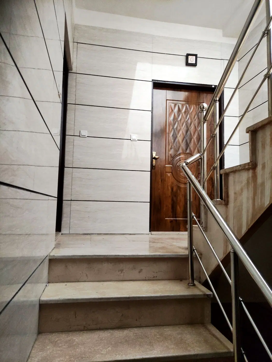 آپارتمان شیک و تمیز