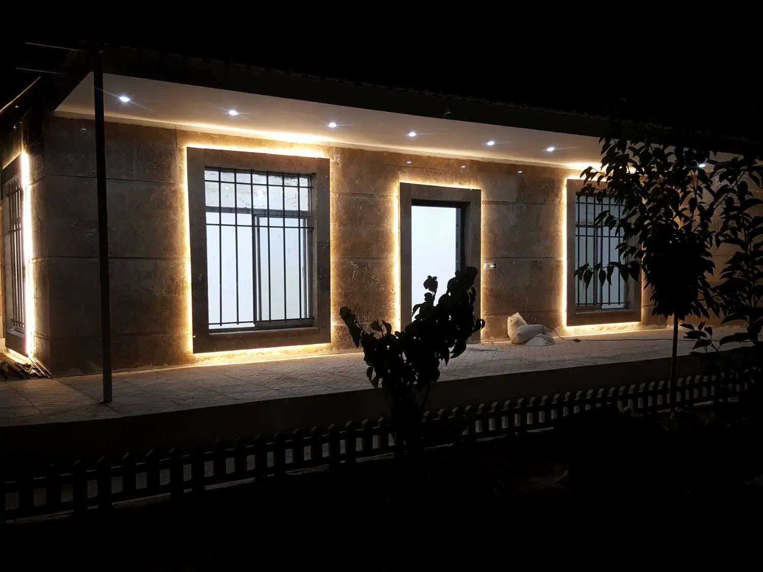باغ ویلا ۵۰۰ متری تکمیل اب و برق