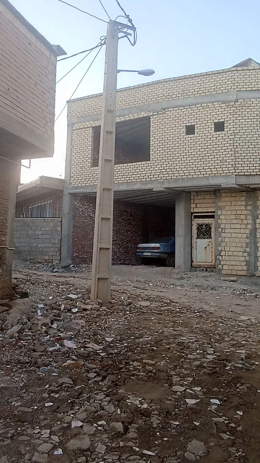 خانه نیمه کاره بن رزان