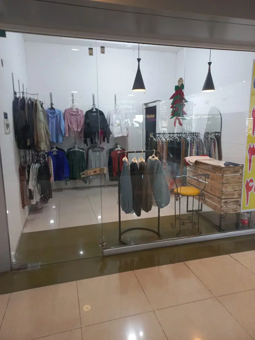 مغازه درپاساژوارکانا