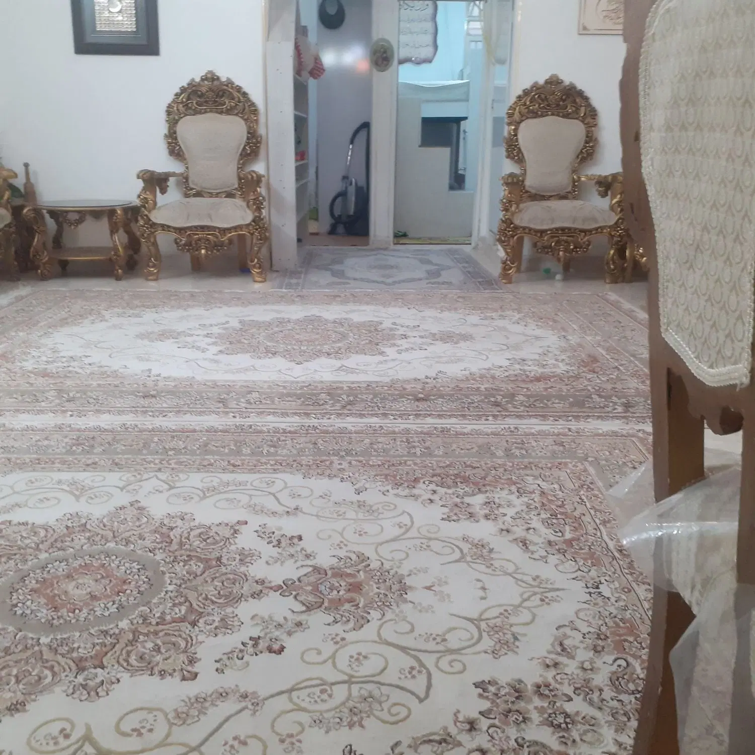 طبقه اول حدود ۹۰متر