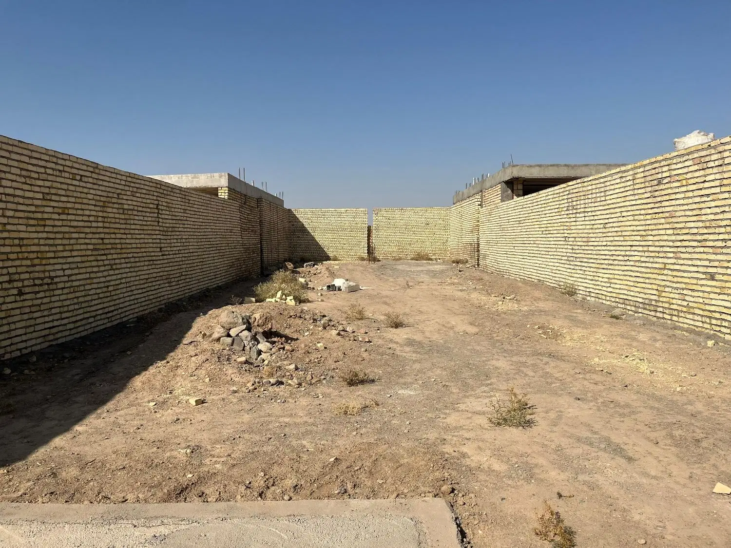 زمین نیمه ساز کوچه باسکول چهارراه امام هادی