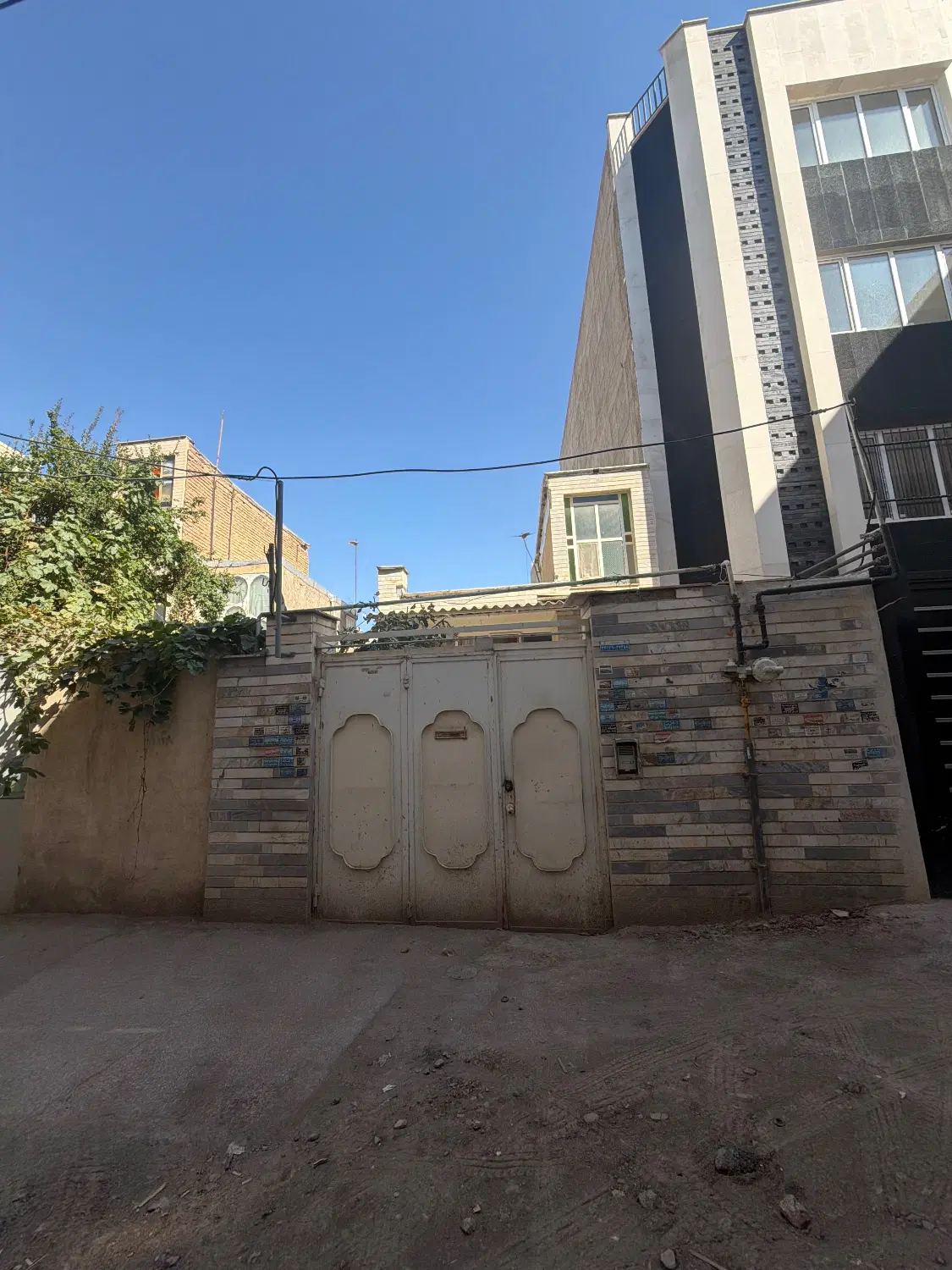 زمین نوروزیان ۳۰۰ متر بهر ۱۰