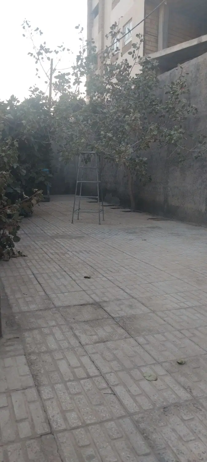 خانه کلنگی ۲۴۰ متر