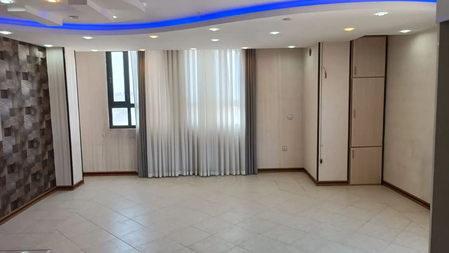 85متری میراباد جنب کلانتری