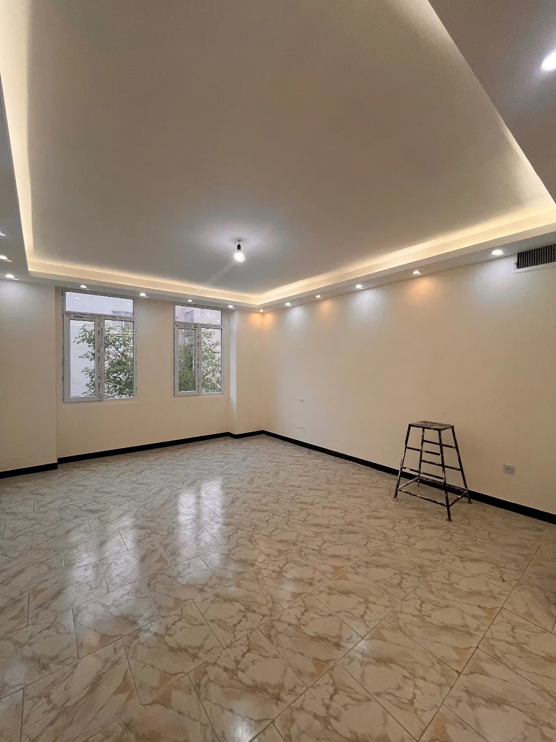 ۸۸متر سندار سالن پرده خور نیم طبقه اول فول دیزاین