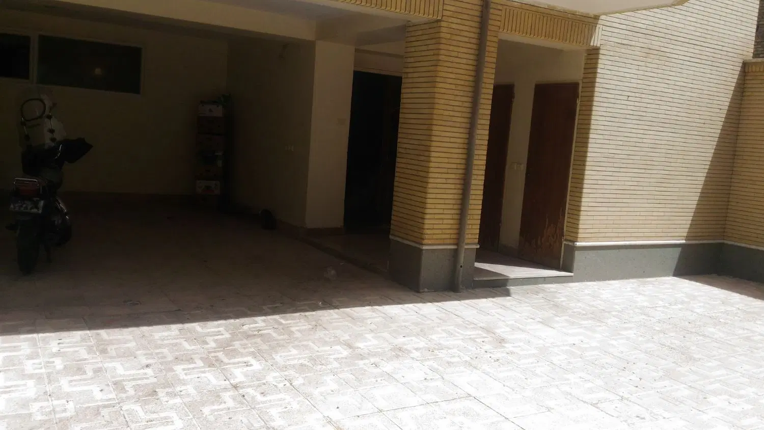آپارتمان همکف تک واحده کوچه ارک
