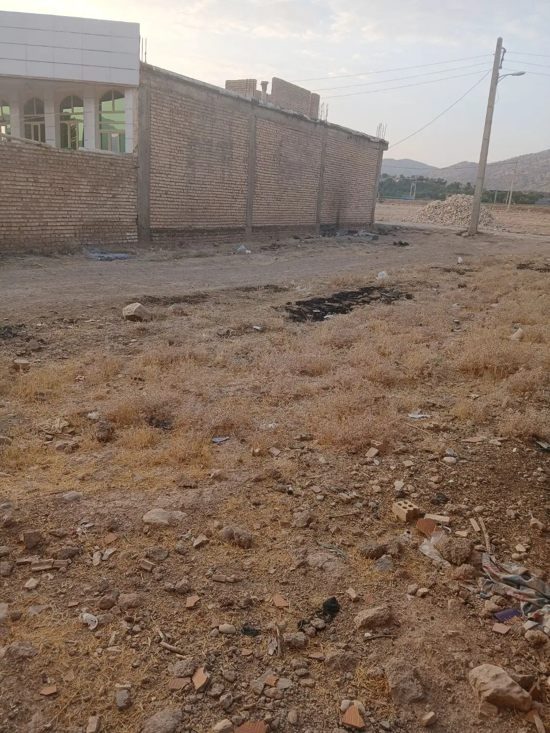زمین مسکونی با پروانه دو طبقه متصل به بانک جهت وام