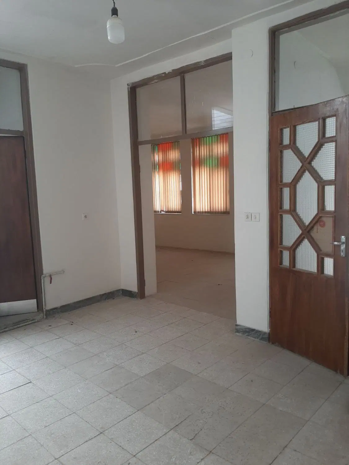 یک باب ساختمان به مساحت ۱۷۶متری شهرک معلم