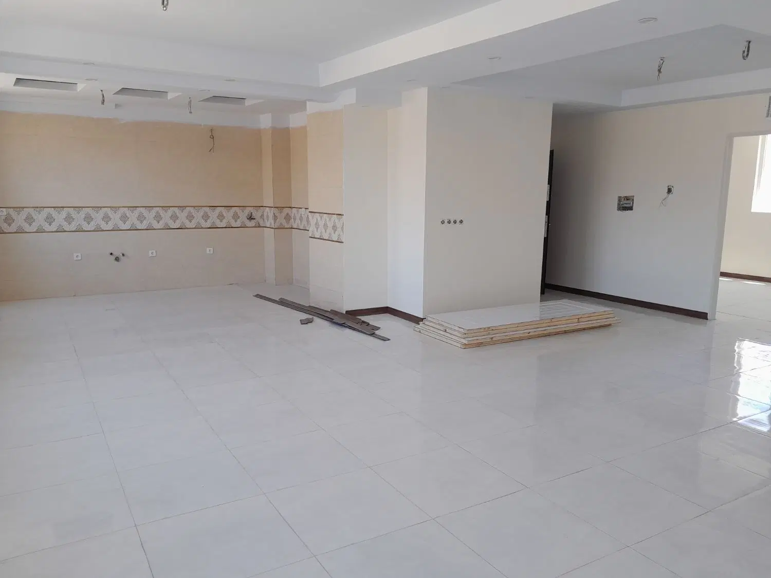 اپارتمان نوساز ۱۰۴ متری