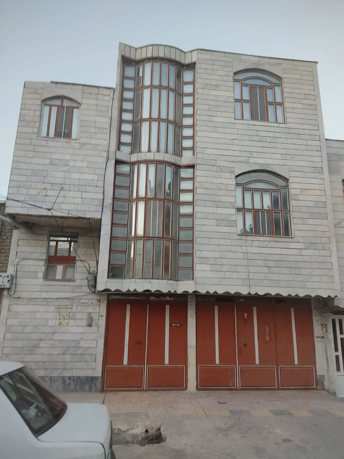 فروش ساختمان دو طبقه گلدشت غربی میدان اسفند