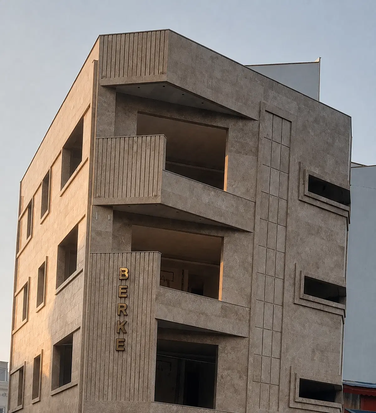 آپارتمان ۱۳۰ متر استارندارد تک واحدی سه خواب