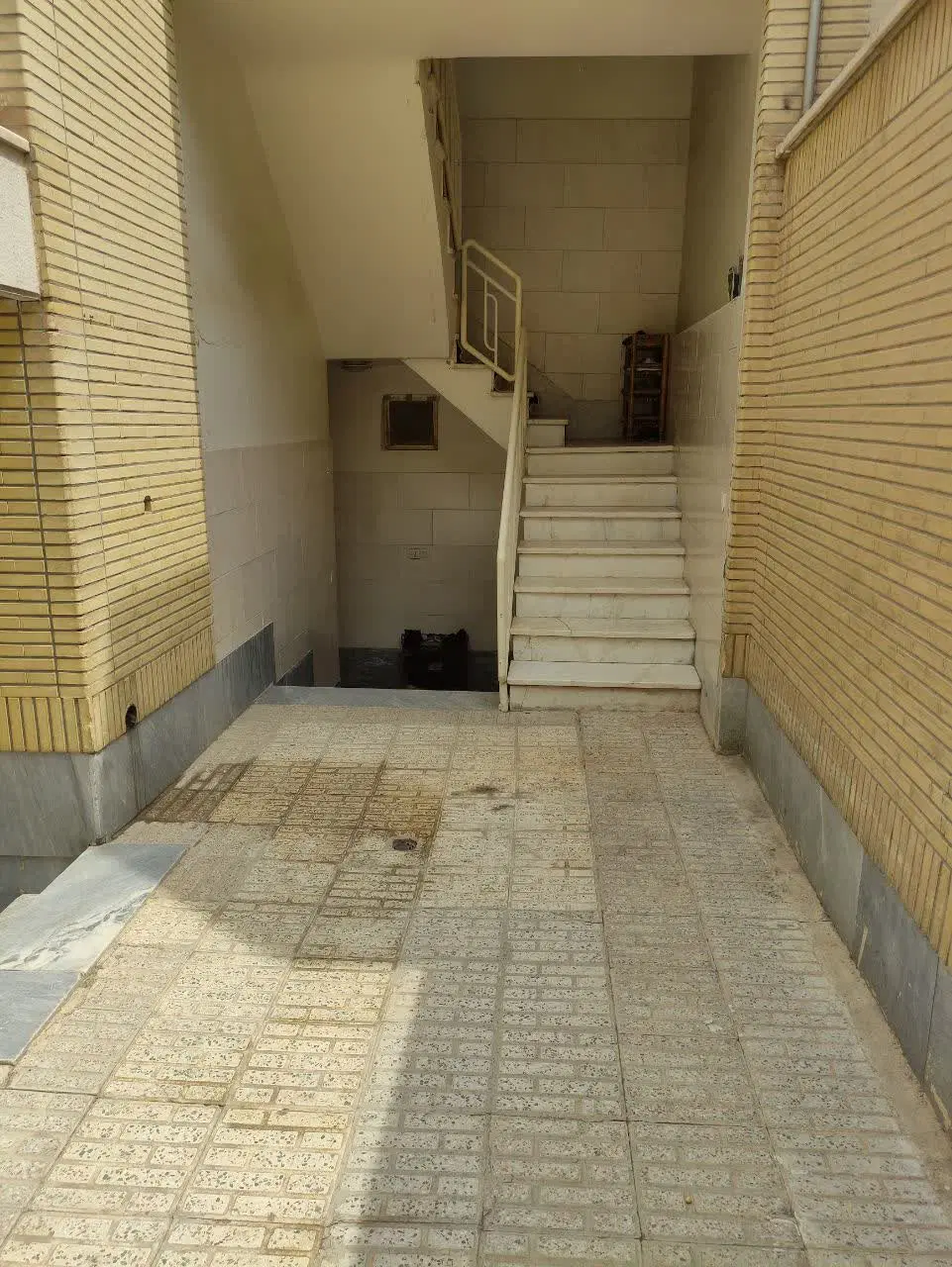 فروش خانه مسکونی درارغوانیه