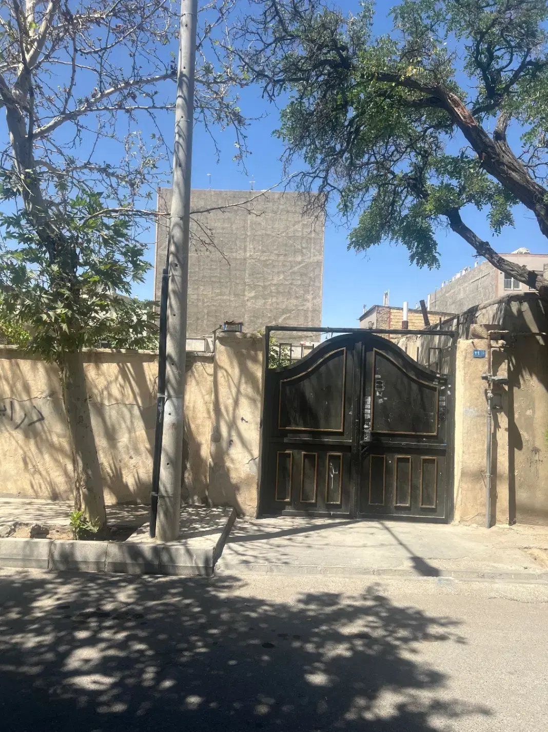 ۱۰۵۰ متر _ دوکله_ تراکم زیاد_ حاشیه