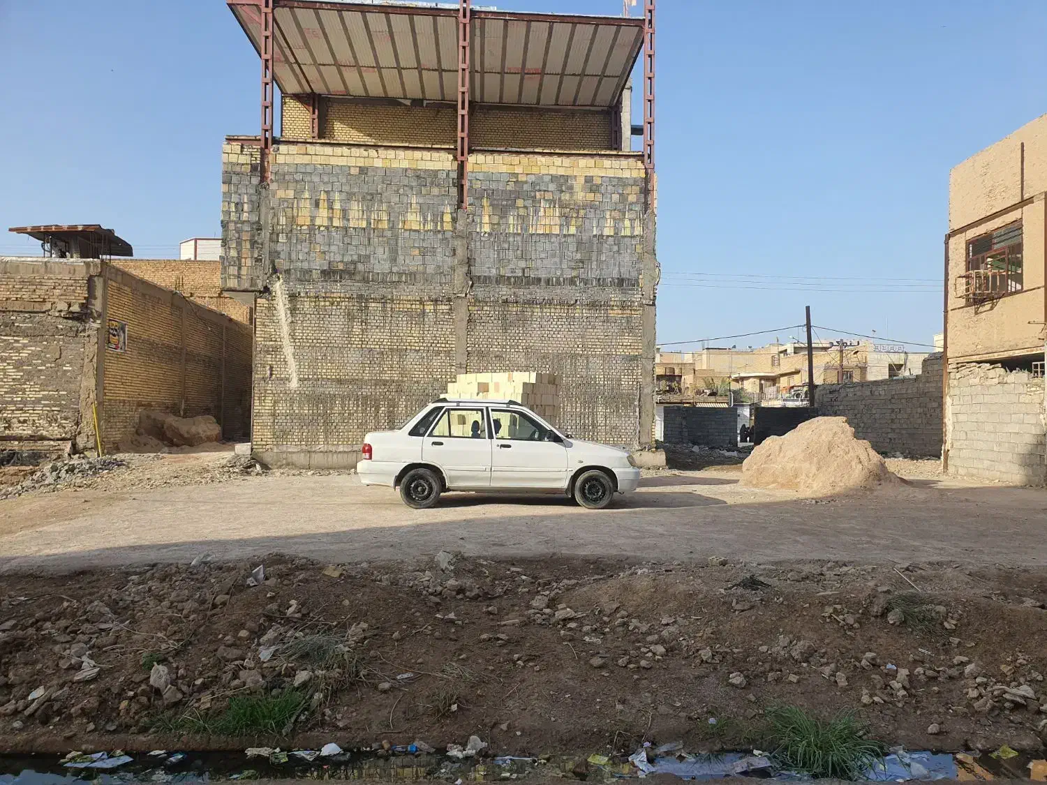 فروش یک قطعه زمین مساحت ۱۴۳ متر مرکز شهراهنگران