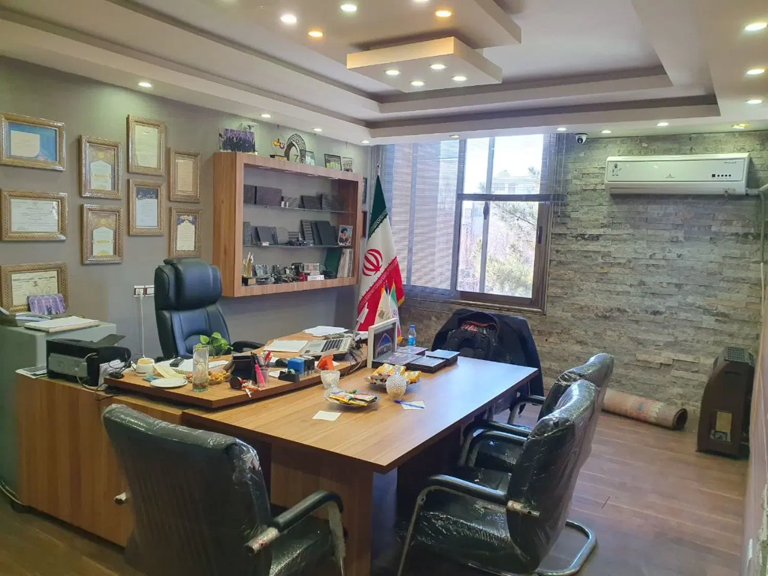 دفترکار ارزان تاپ لوکیشن فلکه احمدآباد