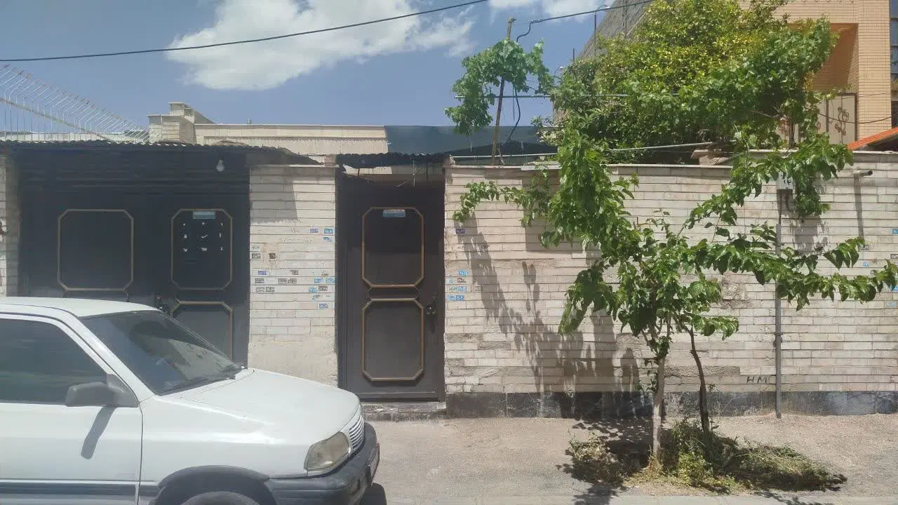 منزل شیشه گری