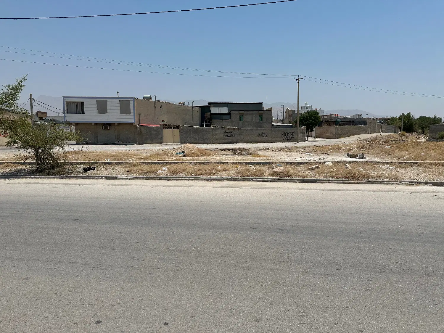 زمین سر فلکه حسین فهمیده