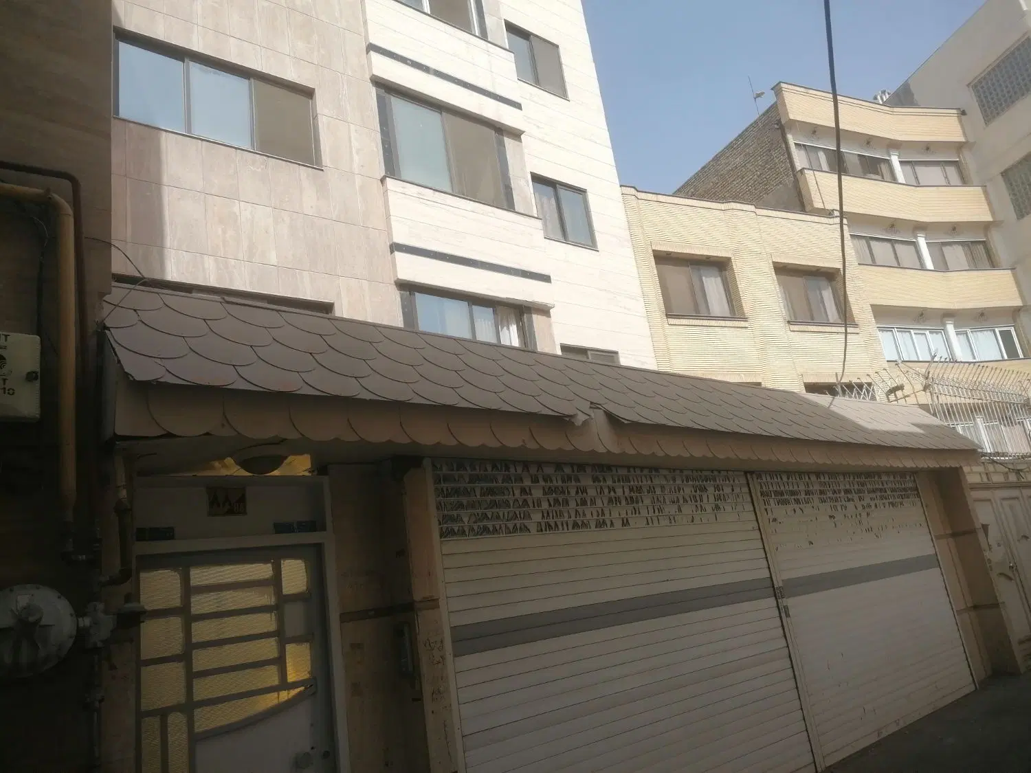 آپارتمان + انباری مناسب کسبه محترم سنایی