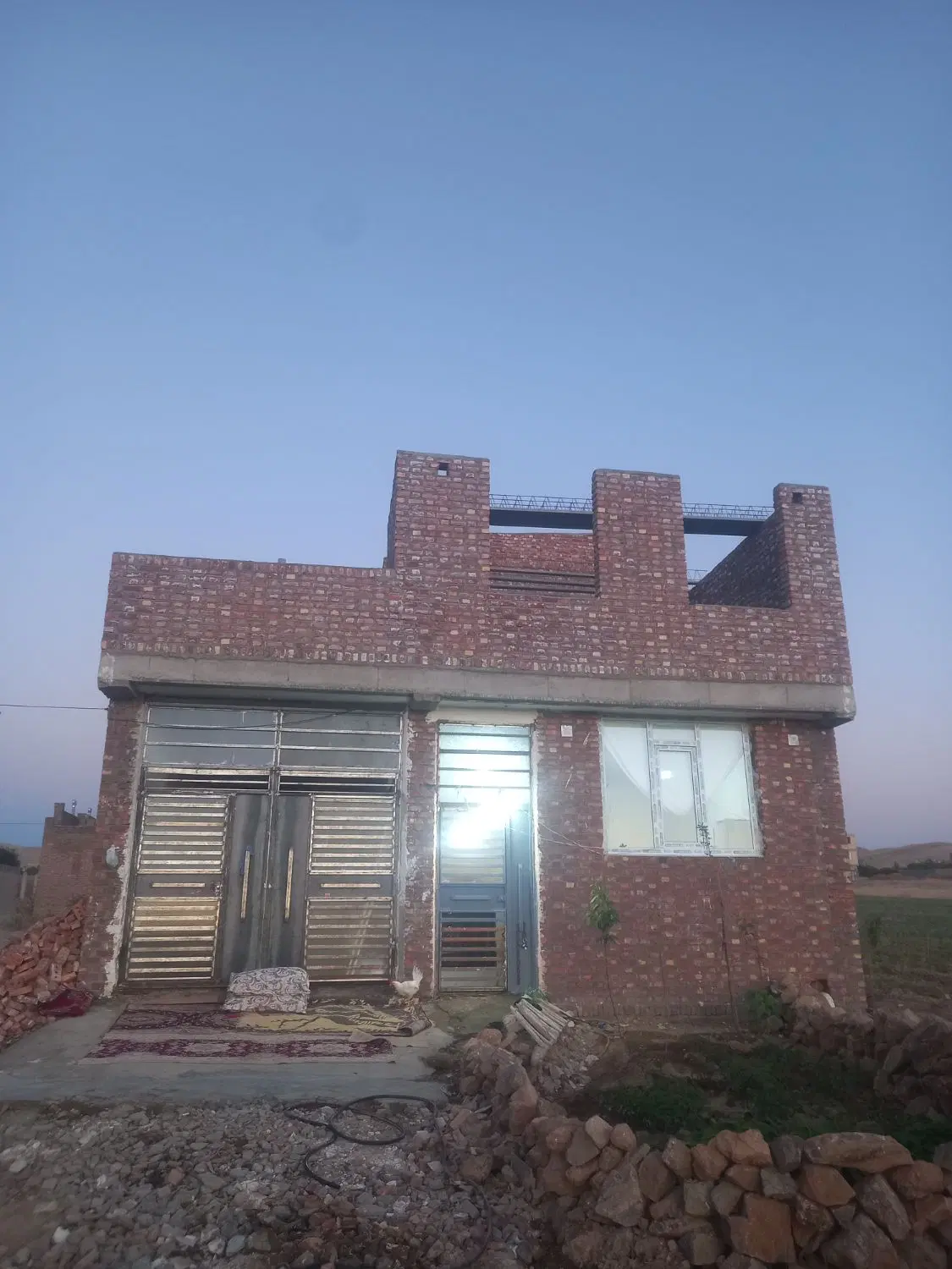 خانه نیمه کاره
