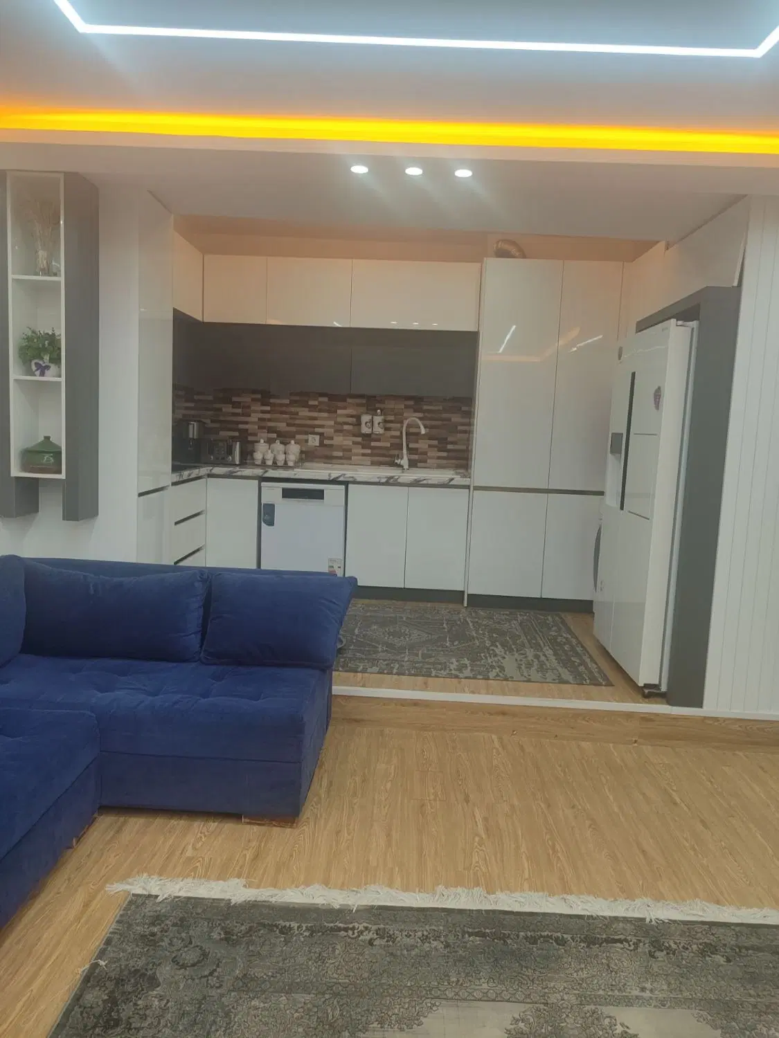 واحد ۸۵متری دو خوابه کفپوش کابینت شده