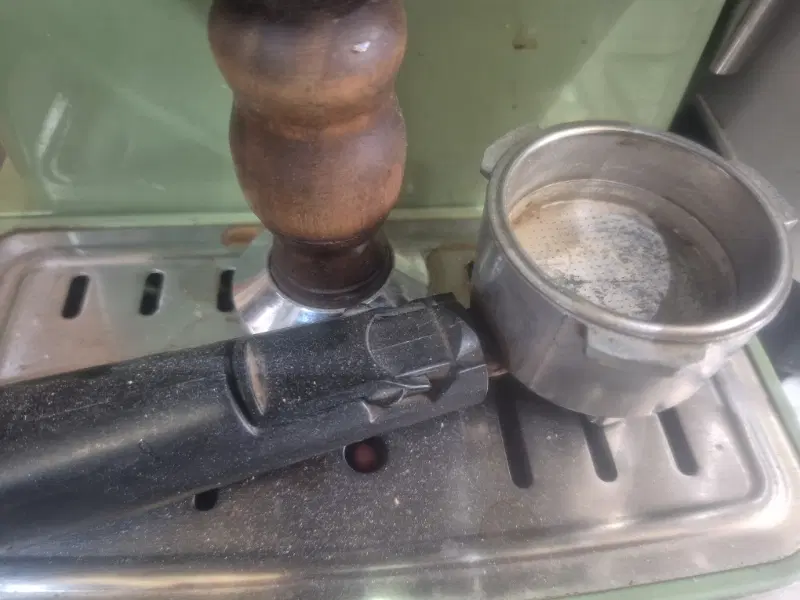 اجاره و رهن قسمتی از مغازه ابمیوه وبستنی برای قهوه