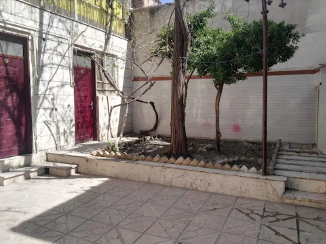 ۲۹۰ متر ۱۲ اتاق مسکونی ۱۱۰ متر ۳ باب مغازه تجاری