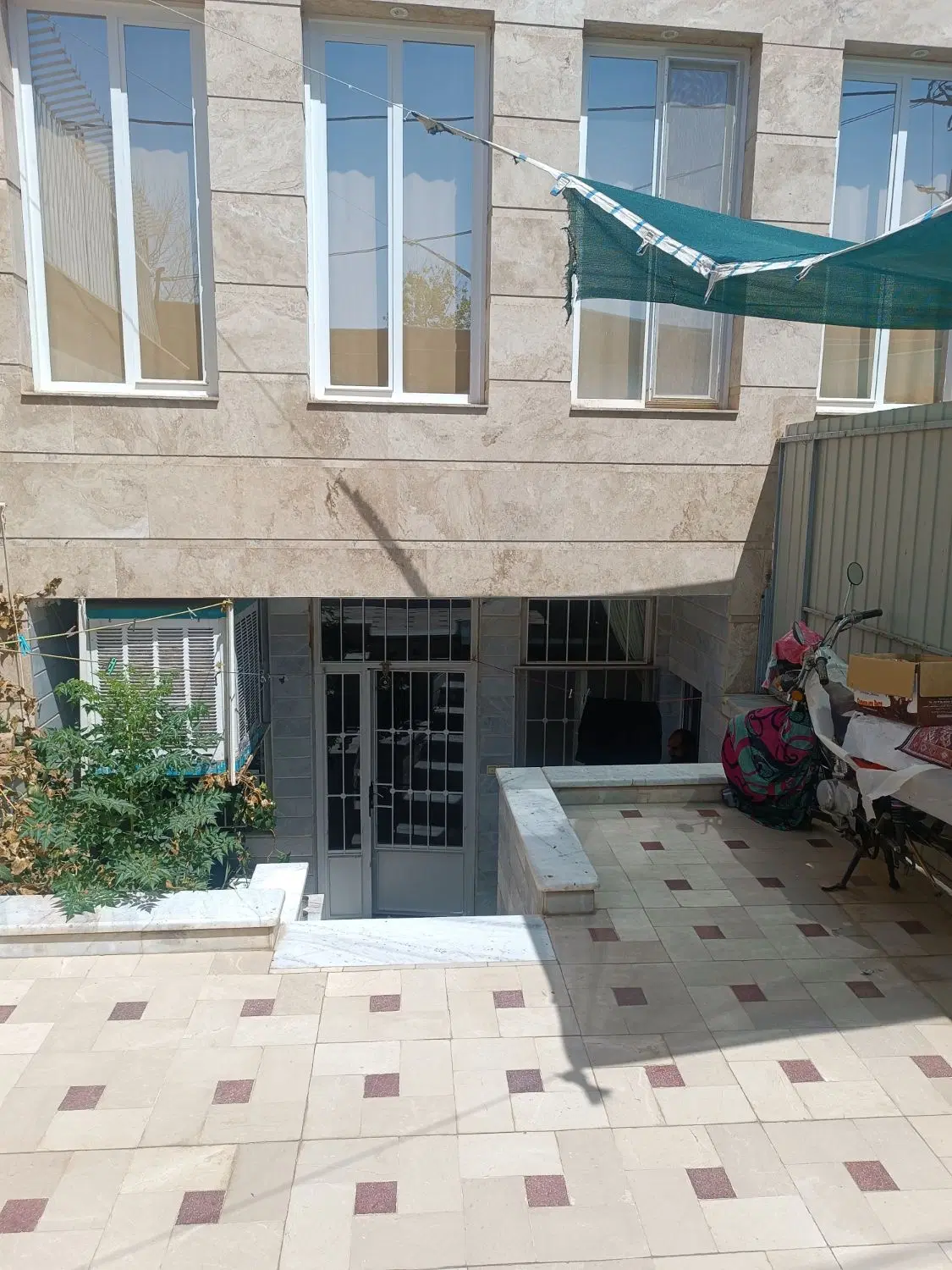 یک واحد زیرزمین دربست راه جدا
