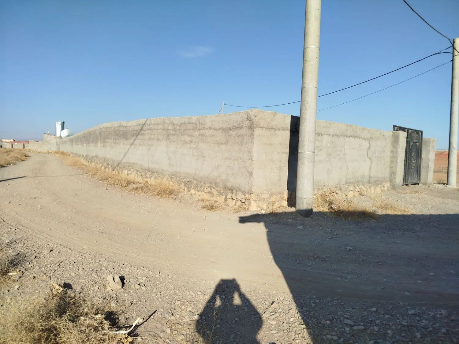 زمین . باغ . دور دیوار ملک آباد شهرک نارنجستان