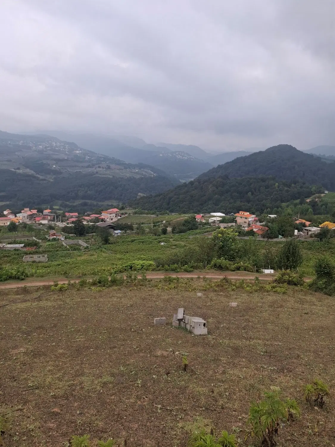 ۶۴۰ متر زمین روستای بهمنان