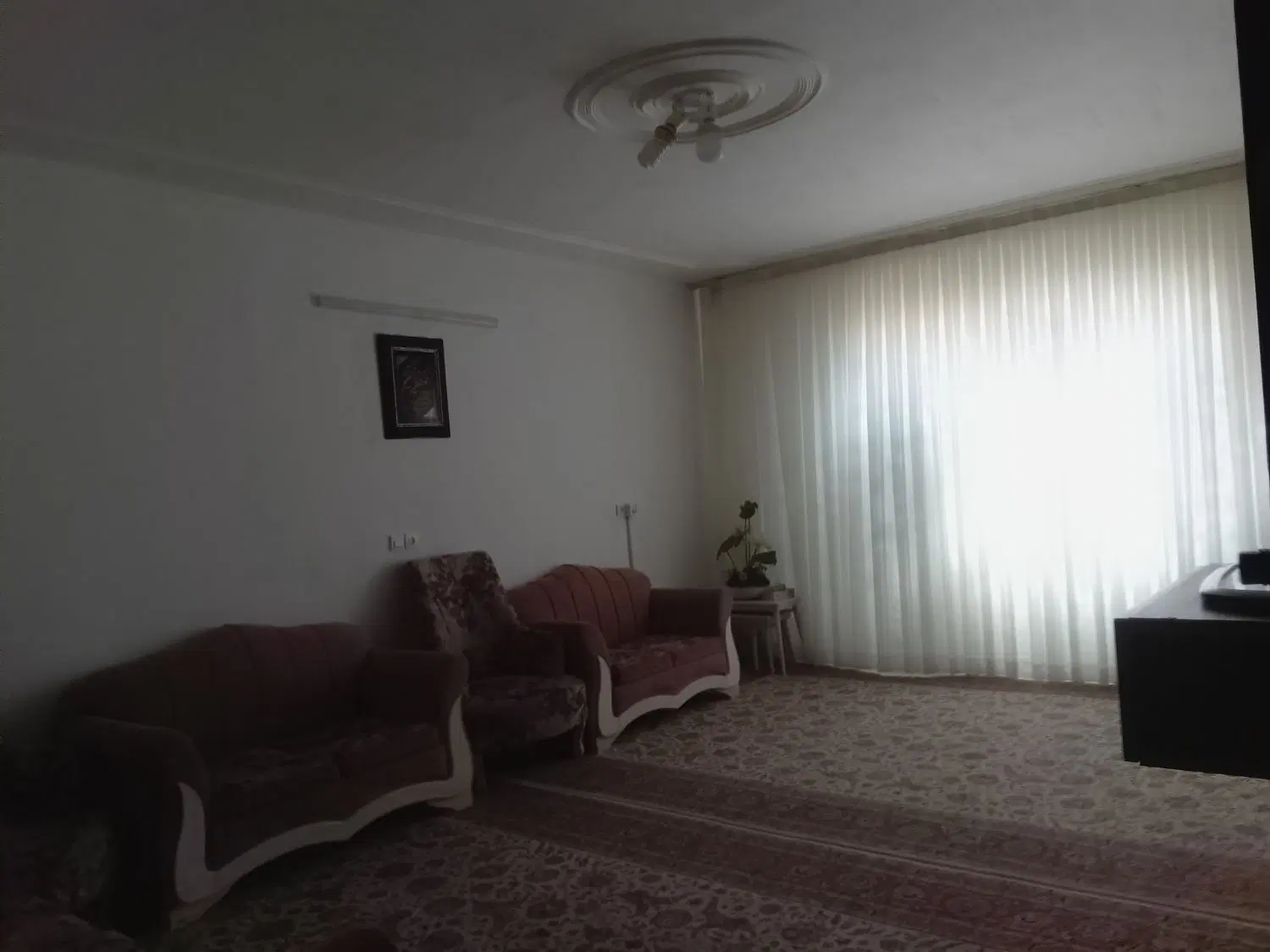 طبقه اول خانه در امیرآباد کوچه روبه رو پمپ بنزین
