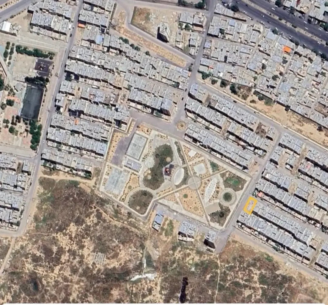 کوشک میدان زمین دونبش