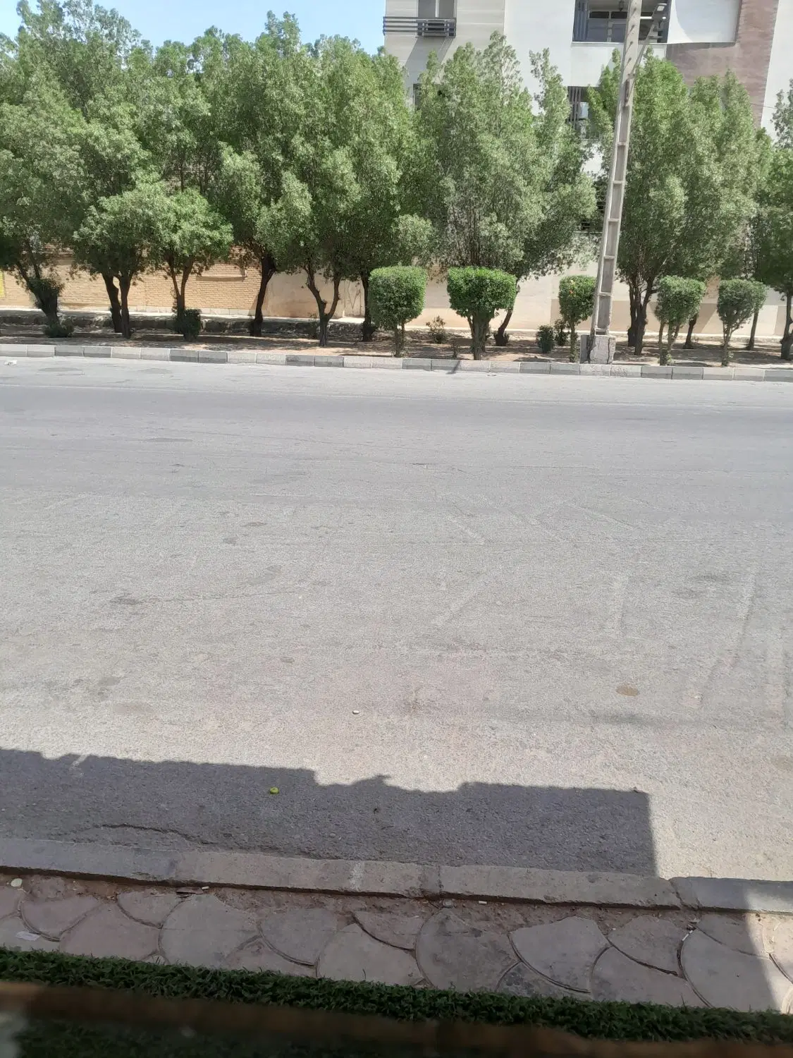 زمین ۲۴۰ متری در جهانبین فاز یک