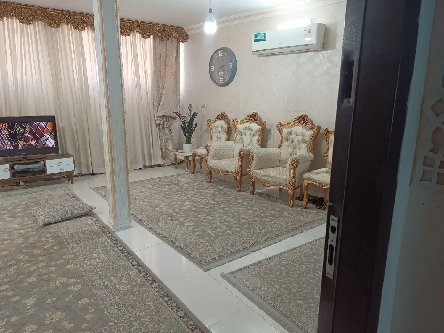 ویلایی.در دوطبقه مجزاه.20متر تجاری دائم.