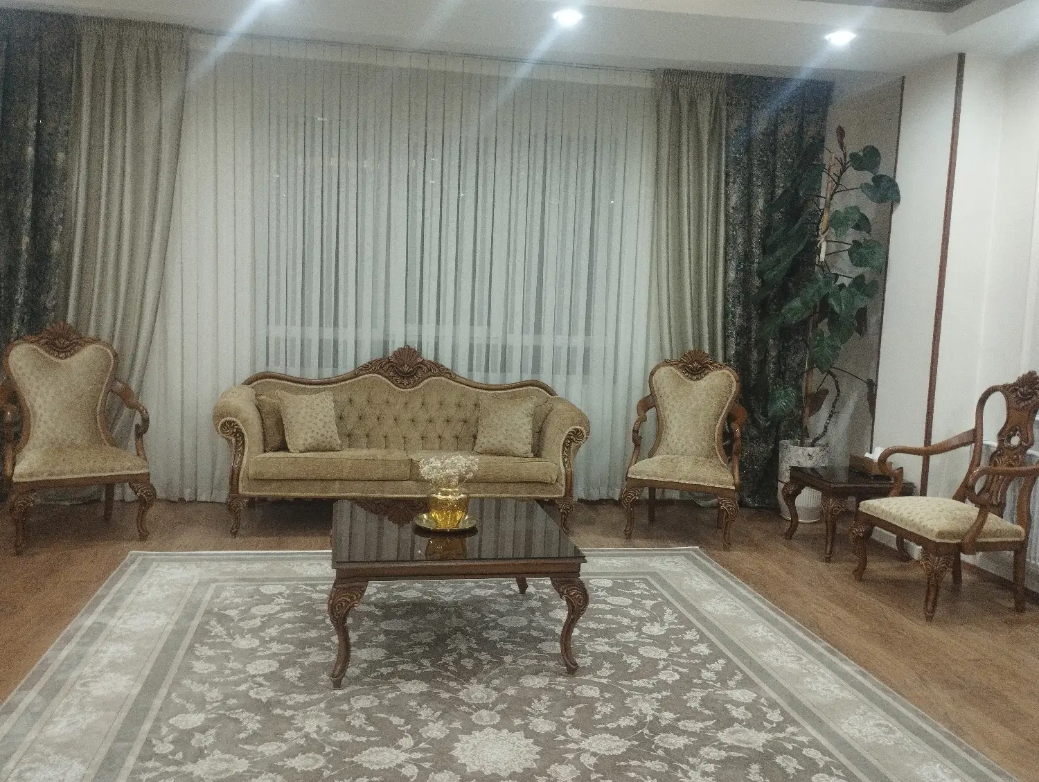 137 آپارتمان تک واحدی (باغ نرده)