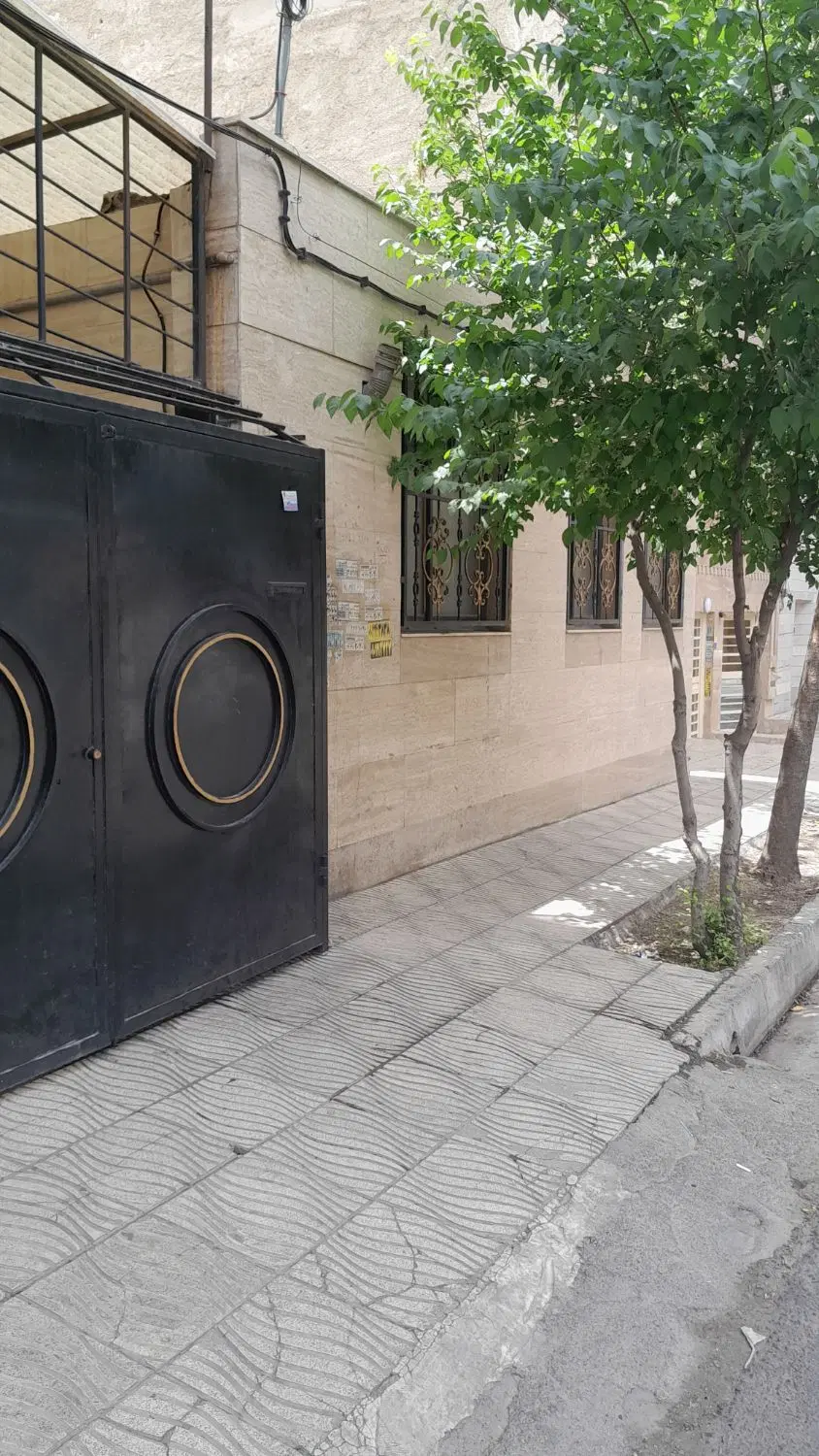 ویلایی ۱۸۰متری بر ۹ متری بازسازی شده.