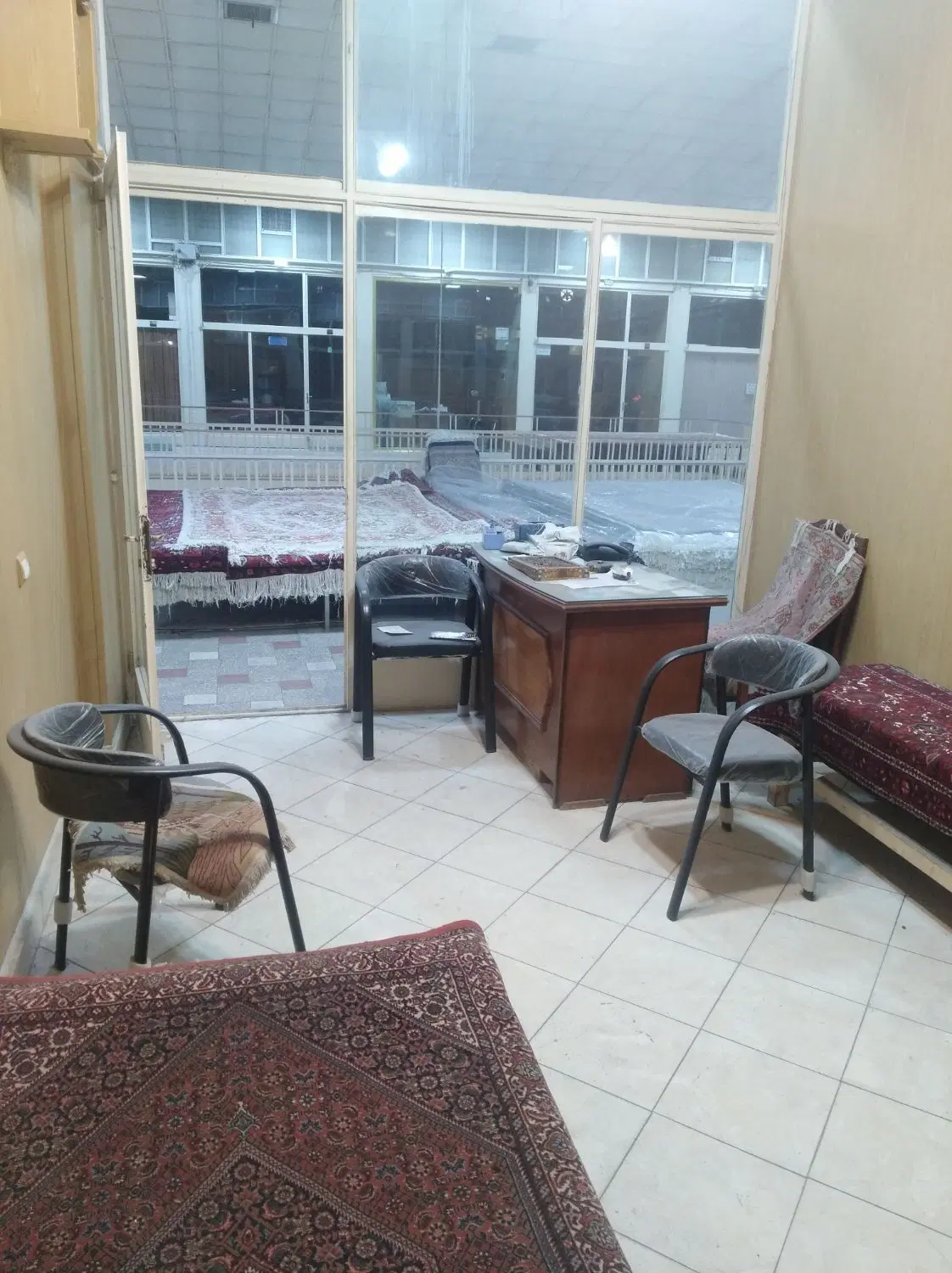 فروش یک باب مغازه سرقفلی در داخل بازار فرش احمدیه