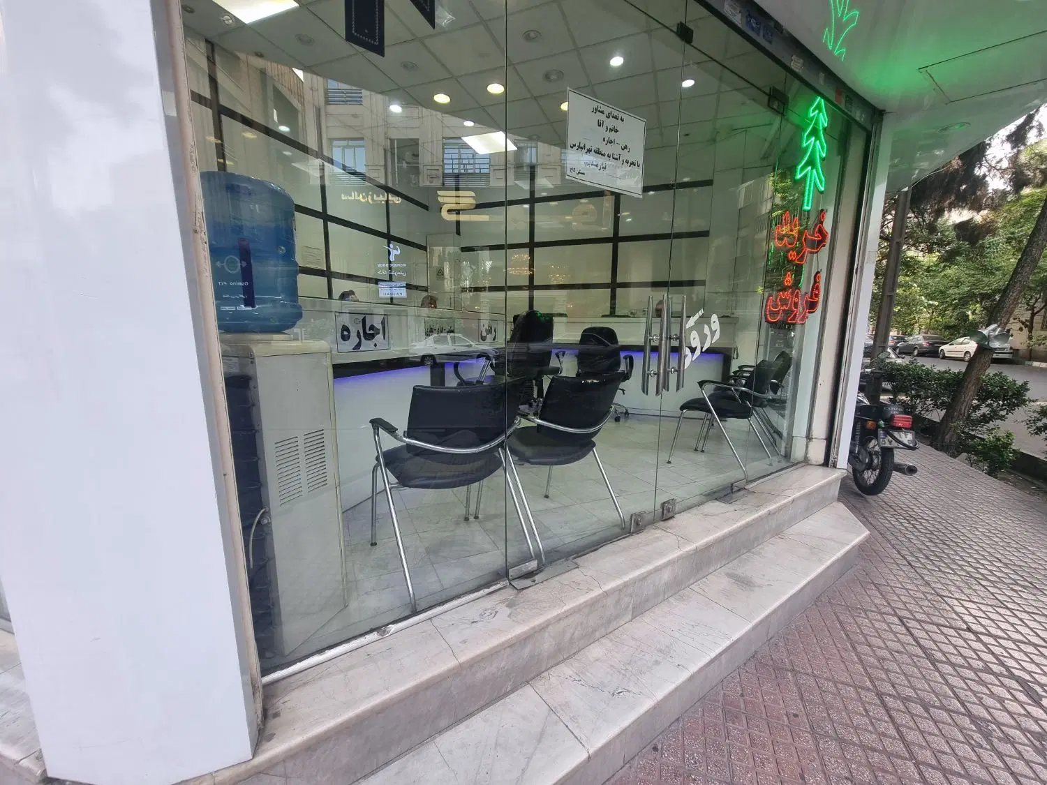 مغازه 270 متری ، نوساز ، فول امکانات