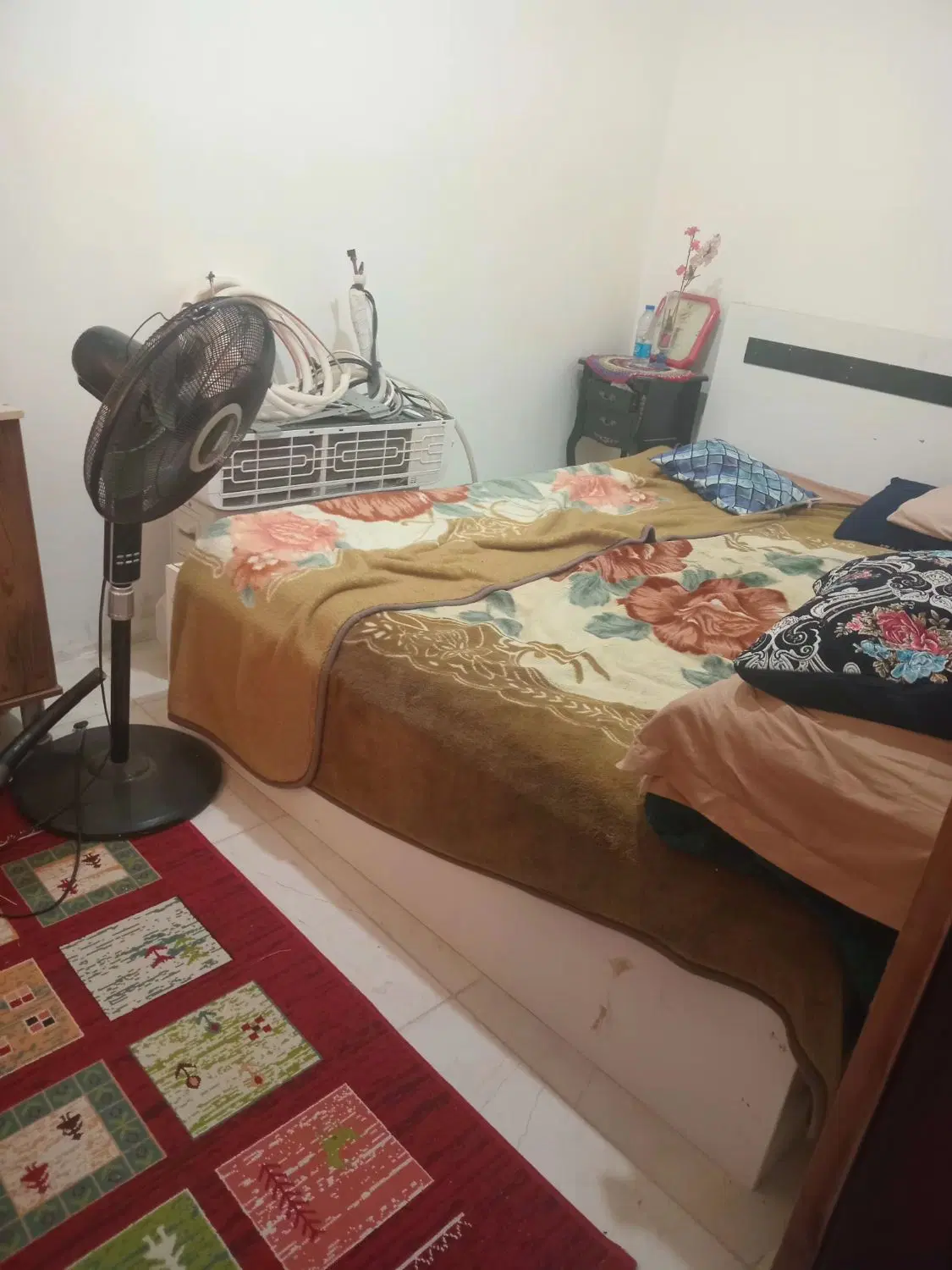 خونه دوخوابه ویلایی حیاط دار دوتا ماشین جا میشه