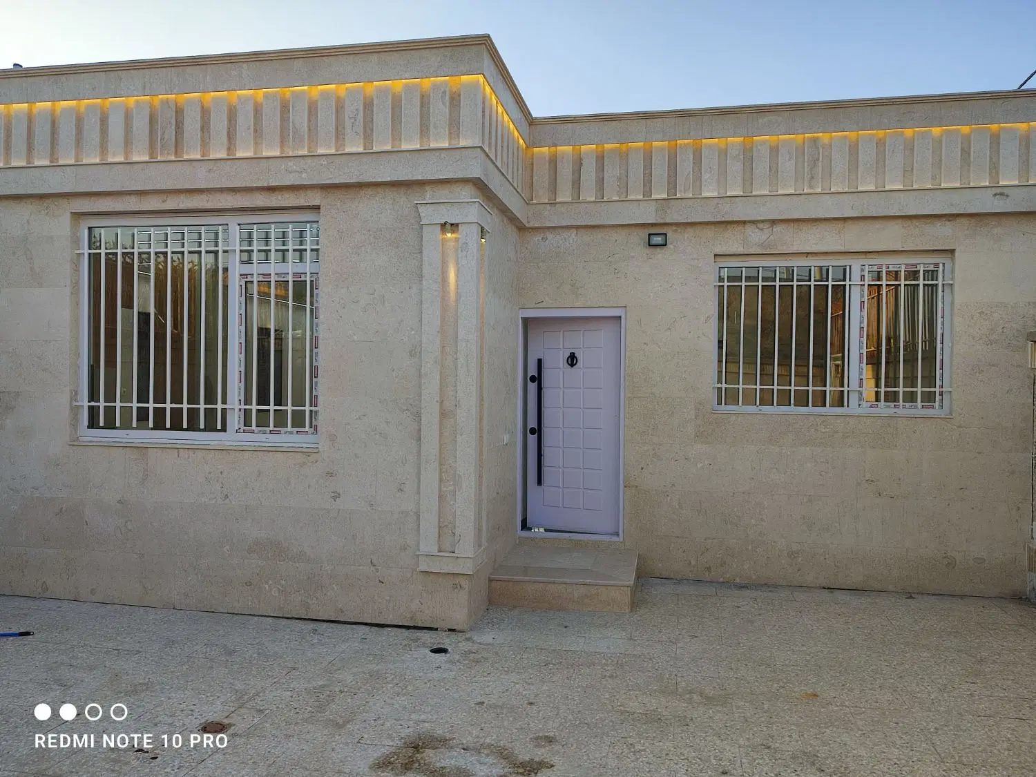 ویلایی نوساز لوکس دو نبش ۲۲۰ متری