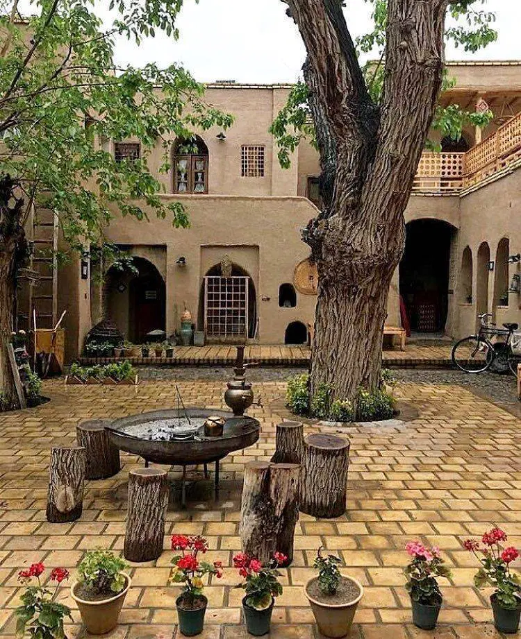 ۶۵ متر  زرکش کوچه نجاری