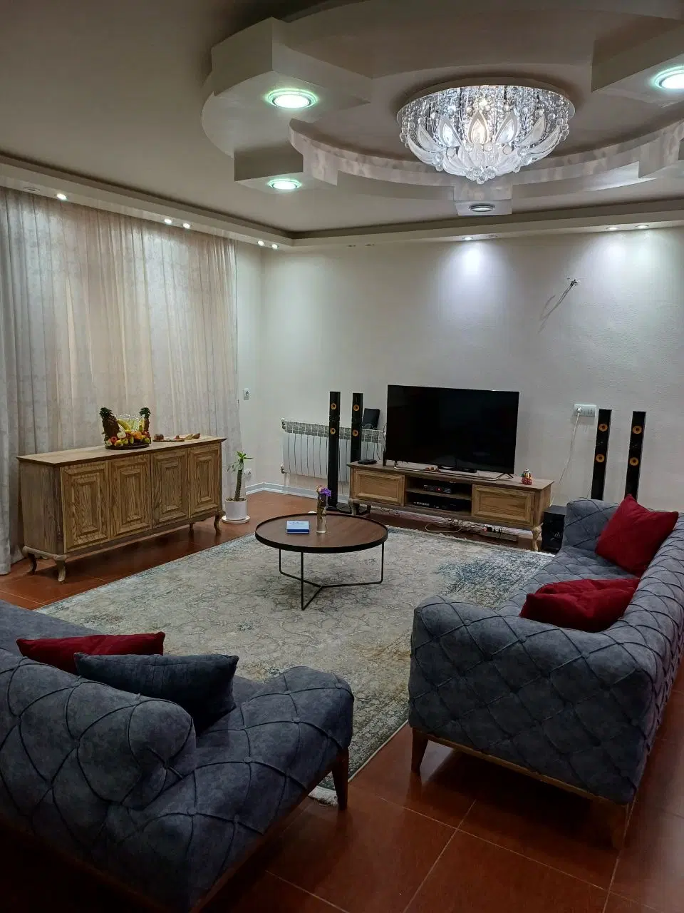 آپارتمان ۱۴۰ متری سه خوابه جنوبی