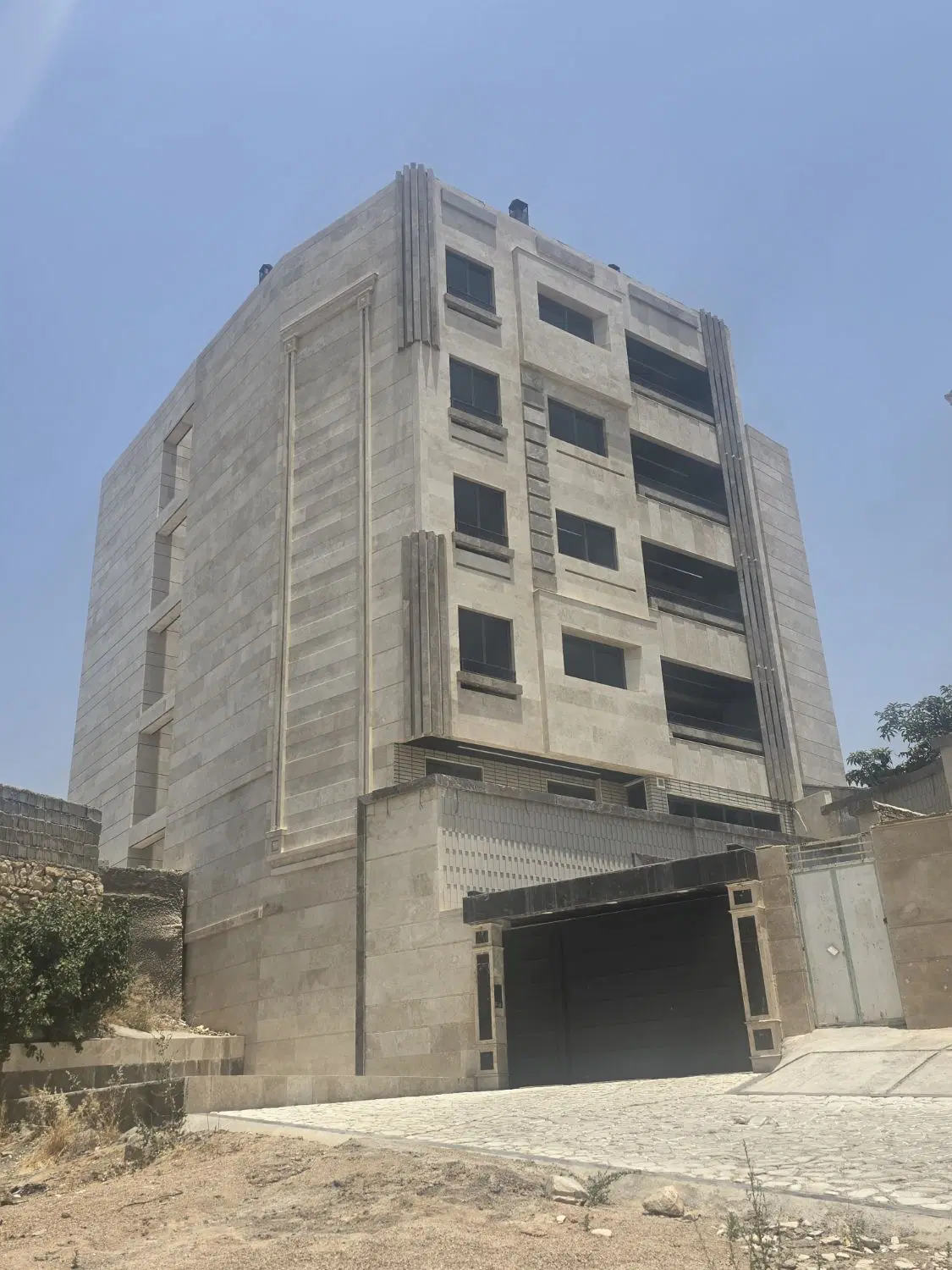 پیش فروش واحد آپارتمان سه خوابه باهنر جنوبی