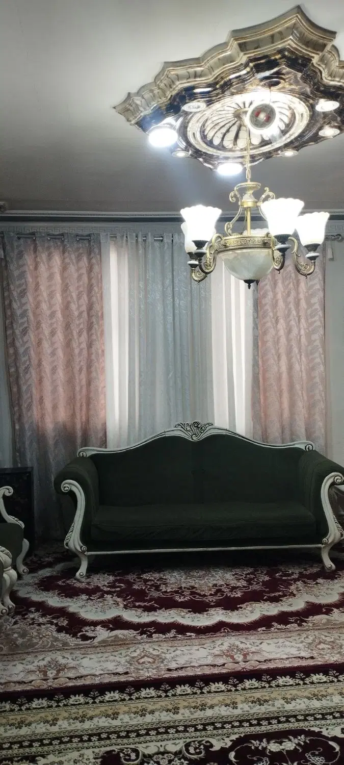 رهن واجاره خونه 64 متری حصارک پایین برخیابان باهنر