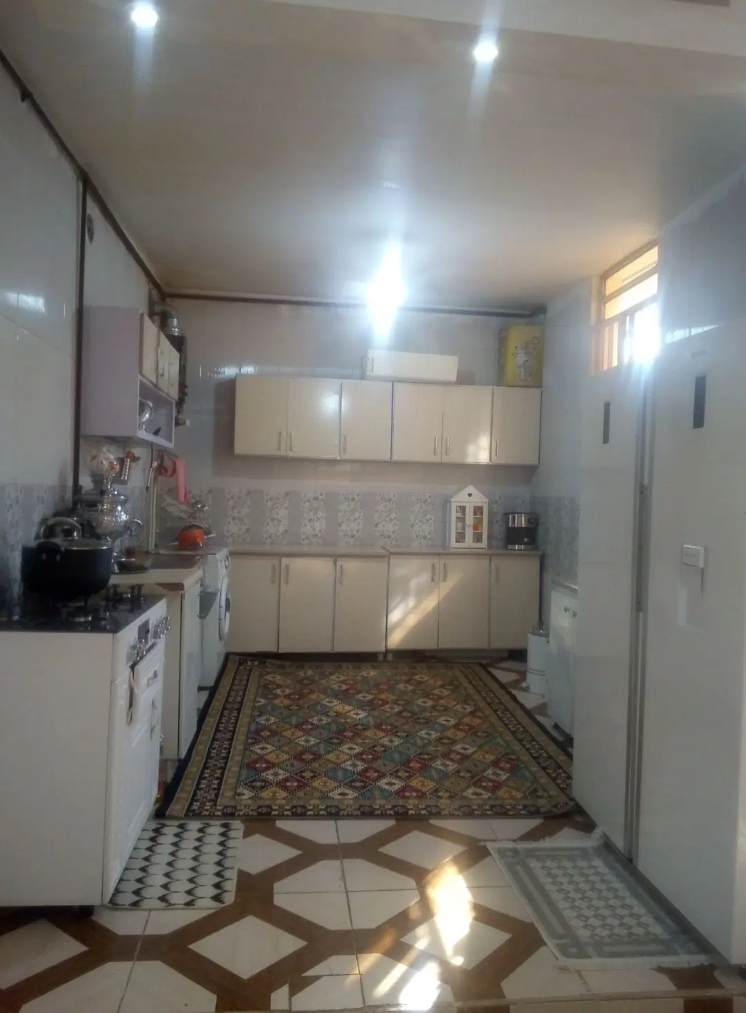ویلایی ماشین رو پشته جزایری