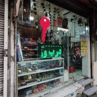 یک باب مغازه 20متری سر چهارراه پررفت آمد  شلوغ